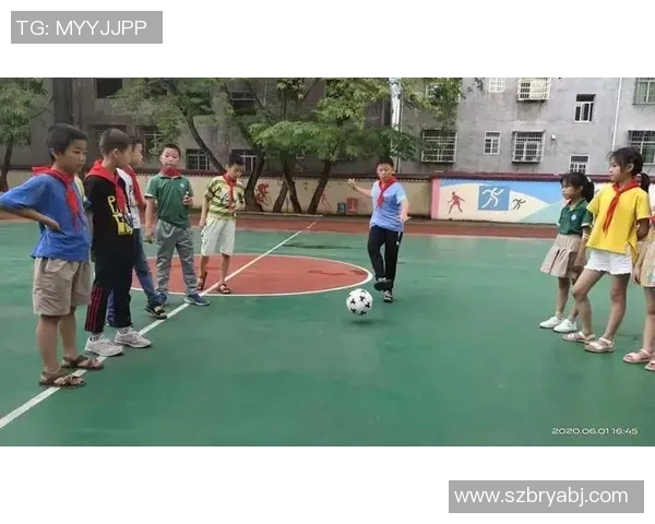 全球足球明星的精彩人生与成就介绍